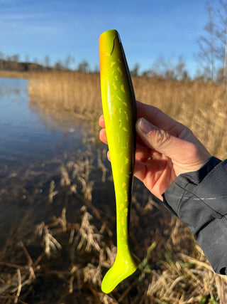 LUCKY JOHN Kubira Swim Shad 9"