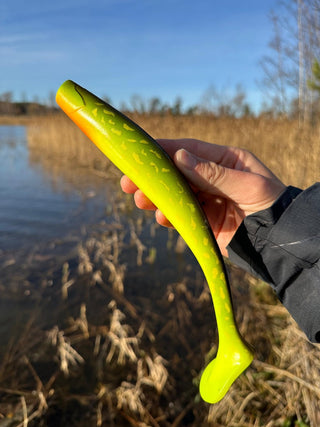 LUCKY JOHN Kubira Swim Shad 7"